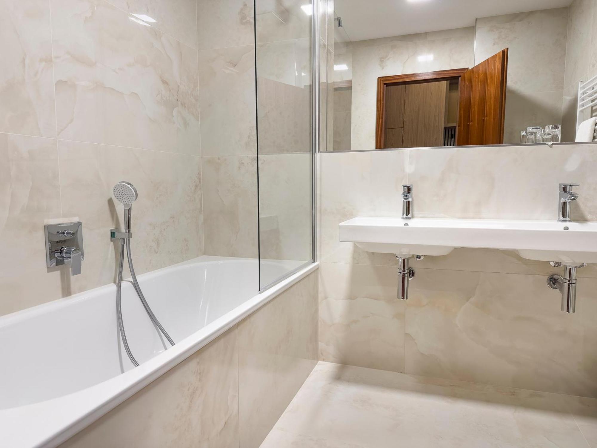 Hotel Cvilin Krnov Luaran gambar