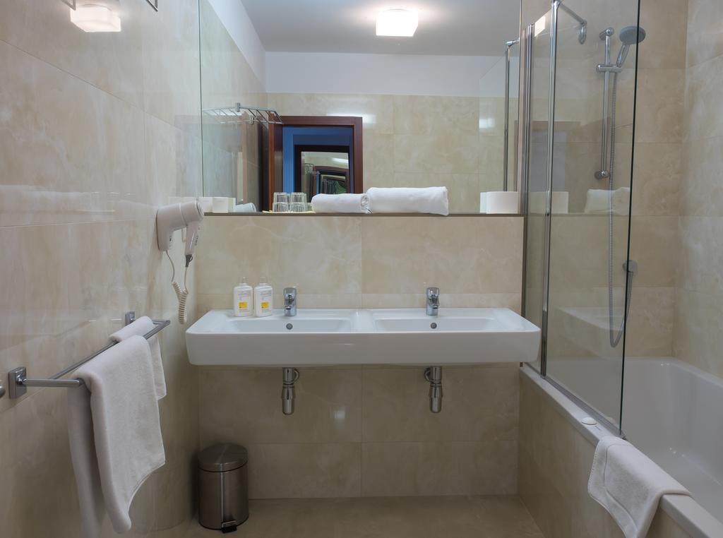 Hotel Cvilin Krnov Luaran gambar